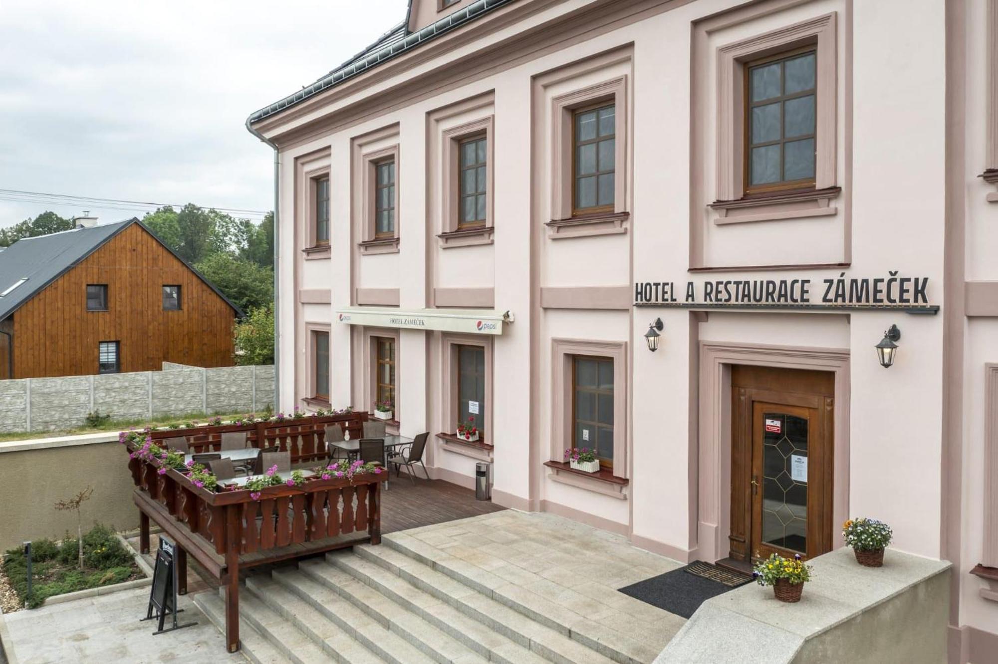 Hotel Zamecek Raspenava Exterior foto