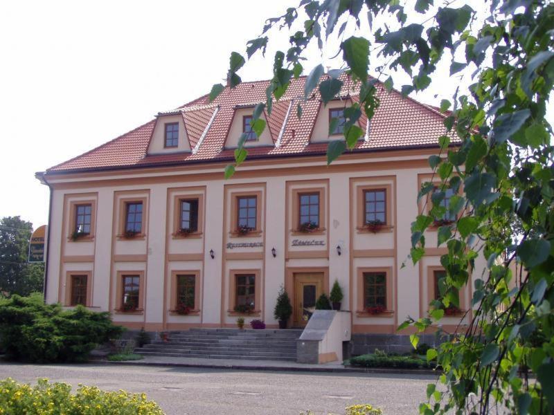 Hotel Zamecek Raspenava Exterior foto